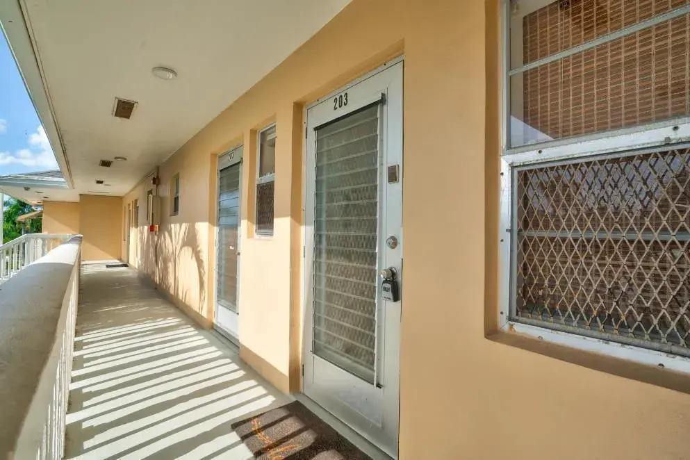2111 NE 1st Court # 203, Boynton Beach FL 33435