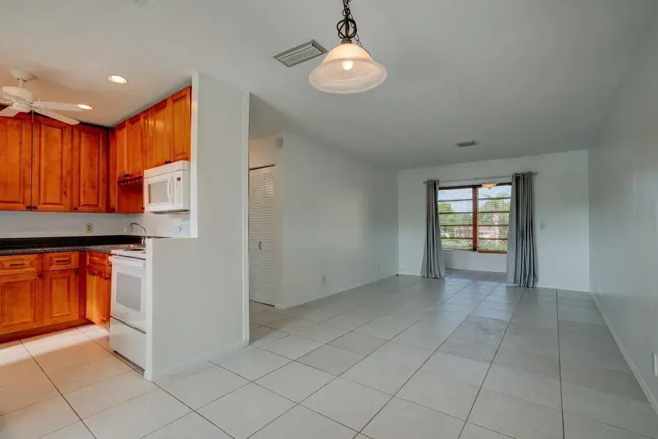 2111 NE 1st Court # 203, Boynton Beach FL 33435