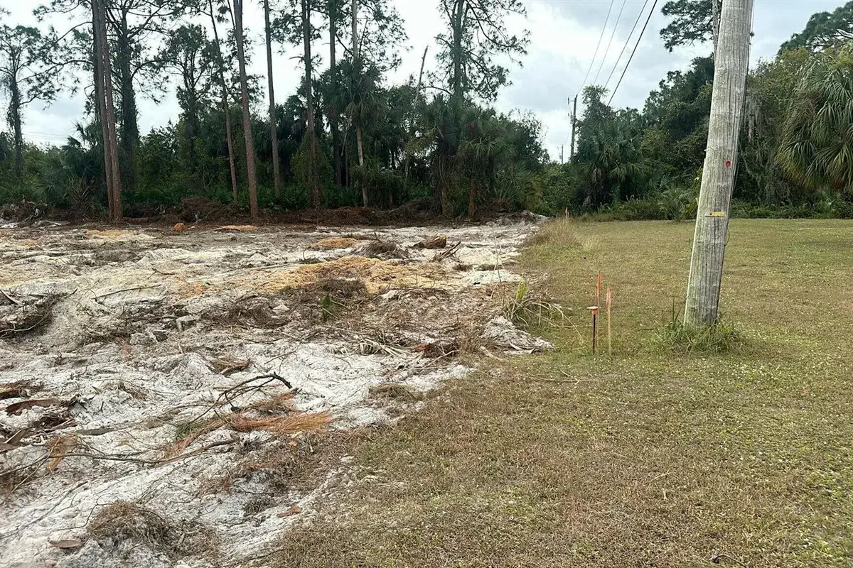21 Mcarthur Avenue, Lehigh Acres FL 33936