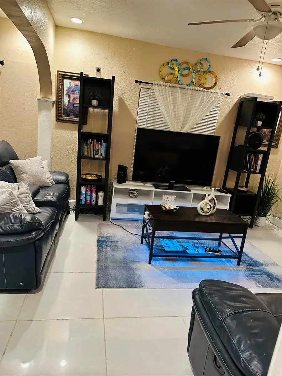 833 Briggs Street Street, West Palm Beach FL 33405 photo 4
