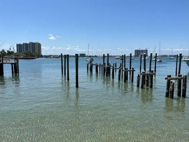 2715 Lake Drive, Riviera Beach FL 33404 photo 4