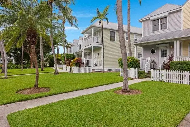 5092 Sunset Village Drive, FL 33050 photo 3
