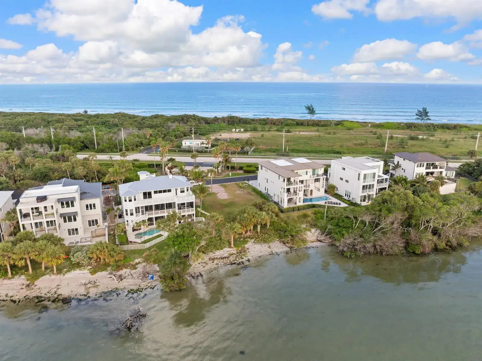 7671 Pelican Pointe Drive, Jensen Beach FL 34957 photo 5