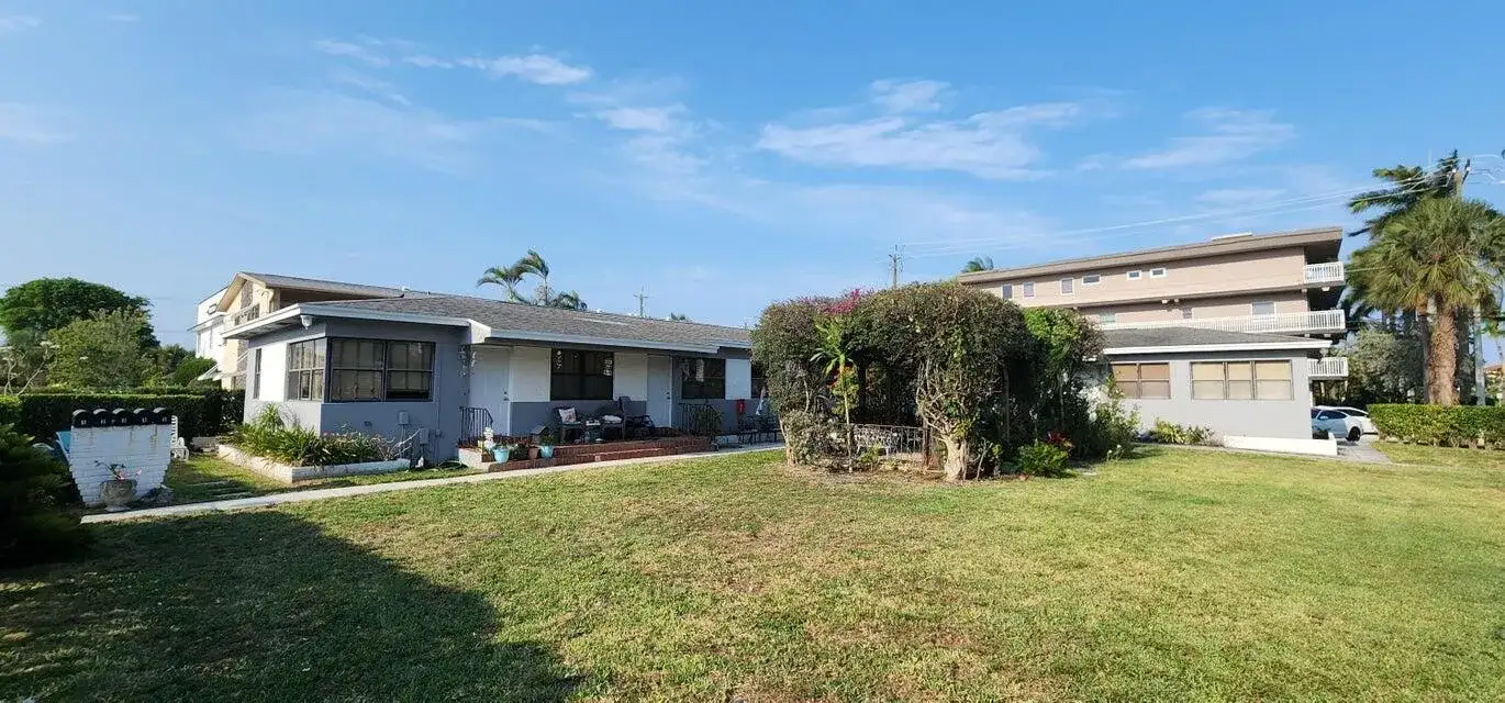 130 S Lakeside 1 Drive, FL 33460 photo 2