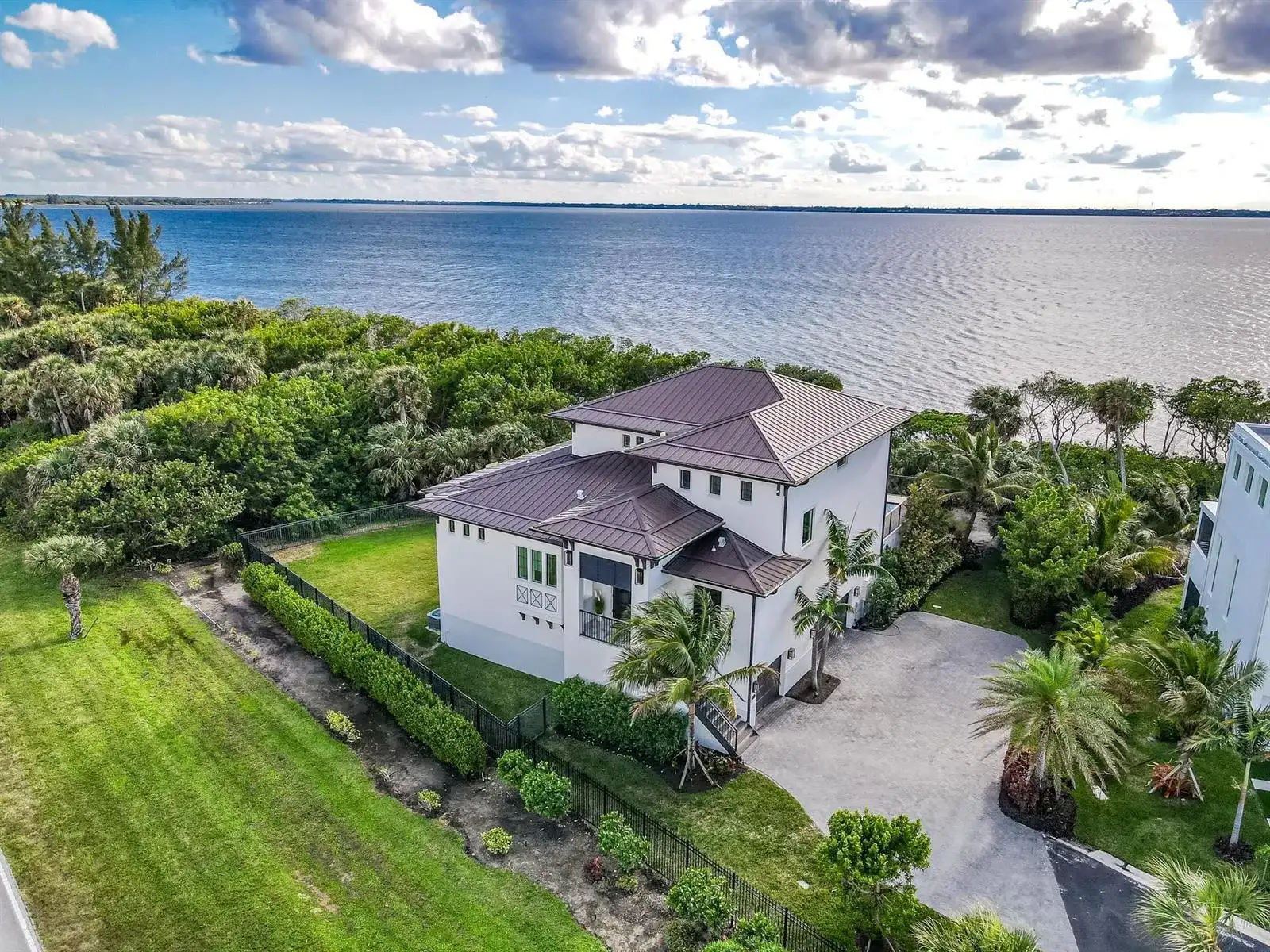 7683 Pelican Pointe Drive, Jensen Beach FL 34957