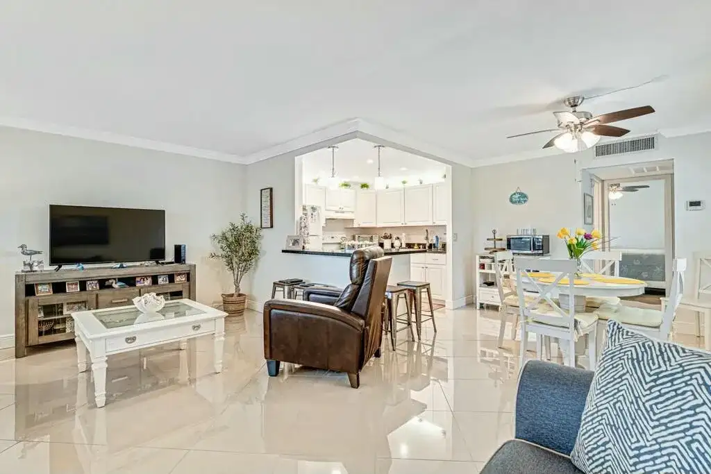 350 Tuscany G, Delray Beach FL 33446 photo 2