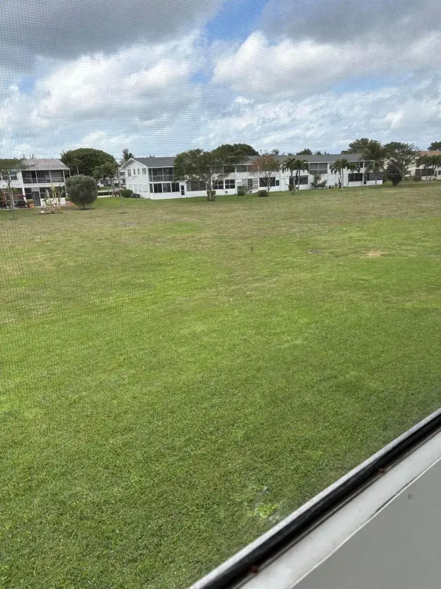 113 Berkshire E, West Palm Beach FL 33417 photo 4
