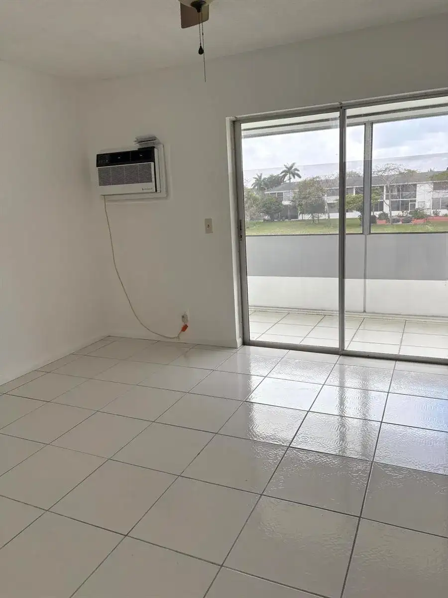 113 Berkshire E, West Palm Beach FL 33417 photo 5