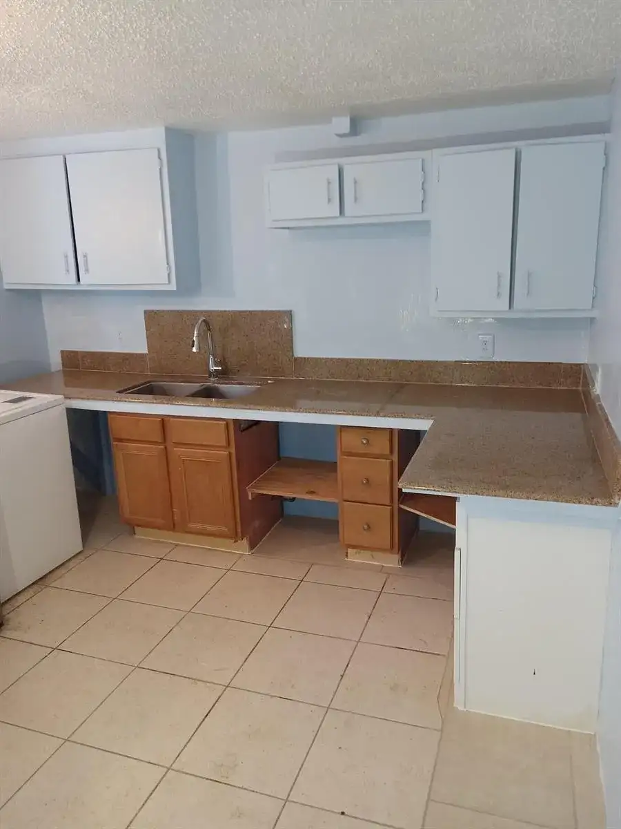 704 S 17th Street, Fort Pierce FL 34950 photo 2
