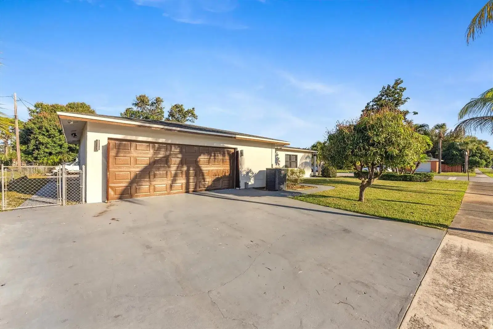 651 Foresteria Drive, Lake Park FL 33403 photo 4