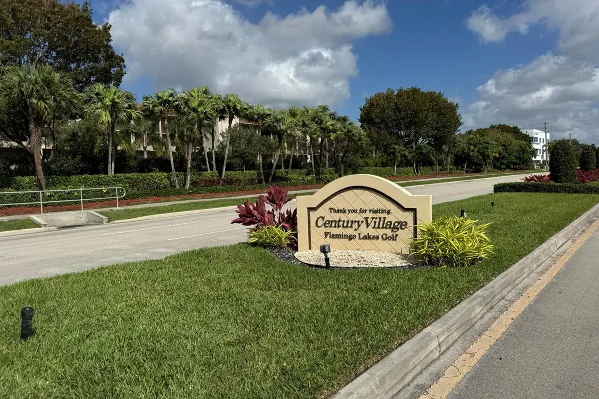 850 SW 133rd Terrace # 315b, Pembroke Pines FL 33027