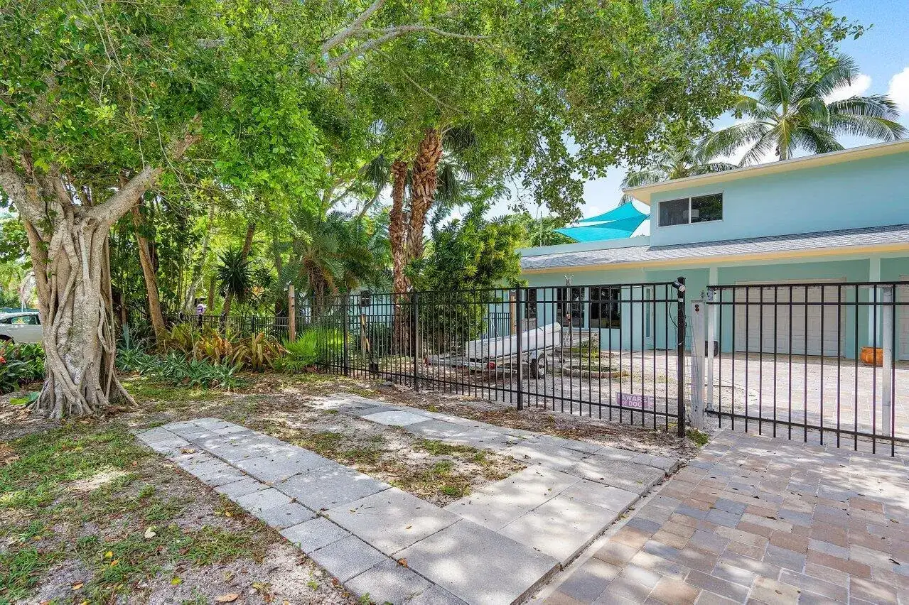 300 SE 7th Avenue, Delray Beach FL 33483 photo 2