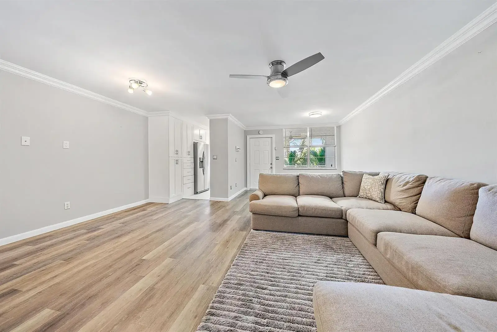 109 Paradise Harbour Boulevard # 307, North Palm Beach FL 33408