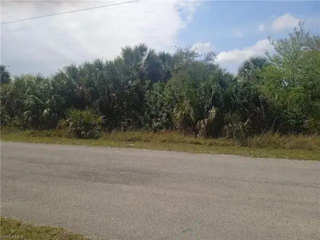 2605 N Hanna Avenue, Lehigh Acres FL 33971 photo 2
