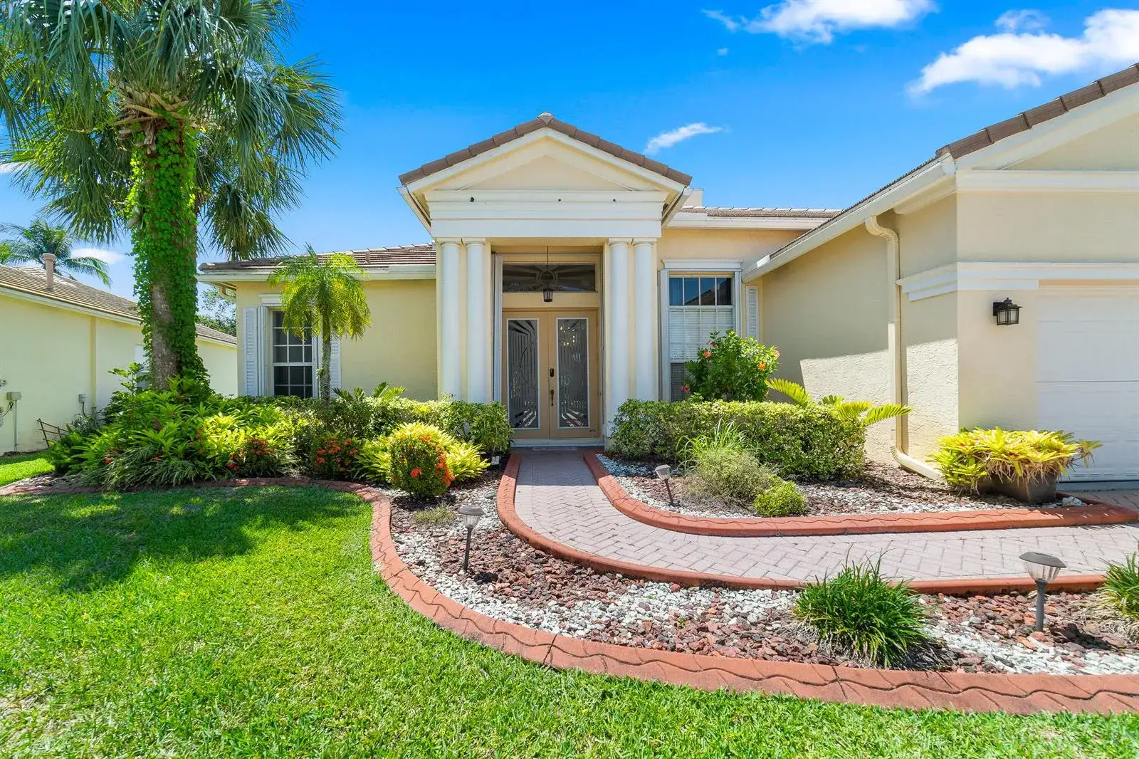 525 SW Lake Manatee Way, Port St. Lucie FL 34986 photo 2