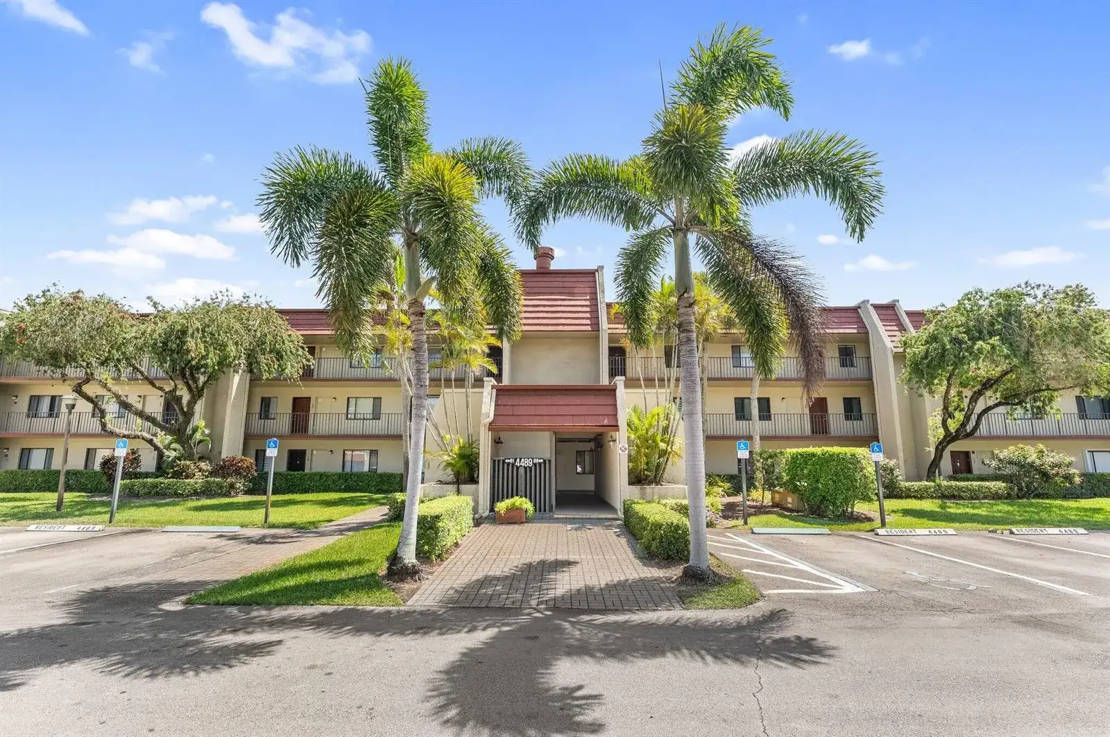 4489 Luxemburg Court # 306, Lake Worth FL 33467 photo 2