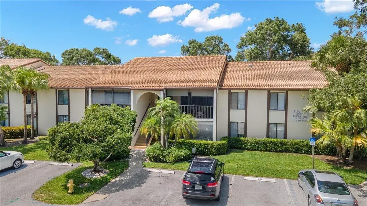 1995 SW Silver Pine Way Bldg H1, Palm City FL 34990
