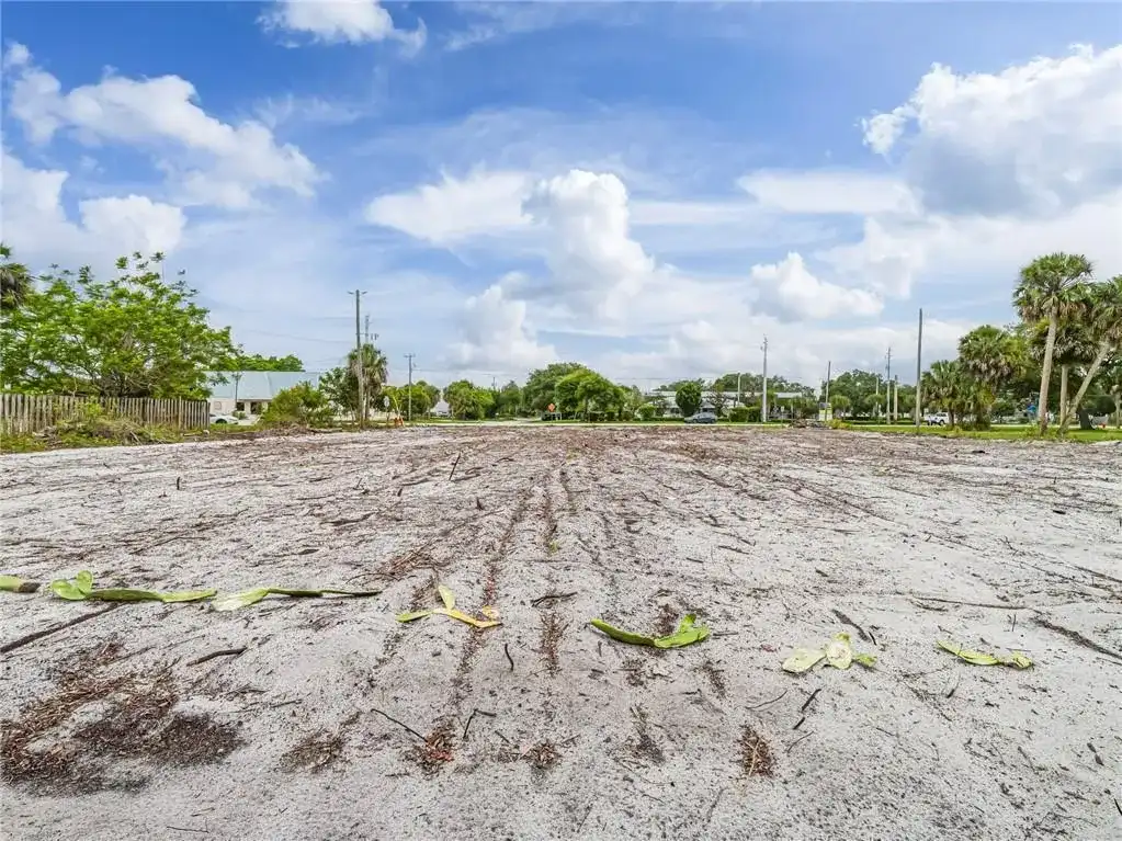 445 Old Dixie Highway, Vero Beach FL 32962
