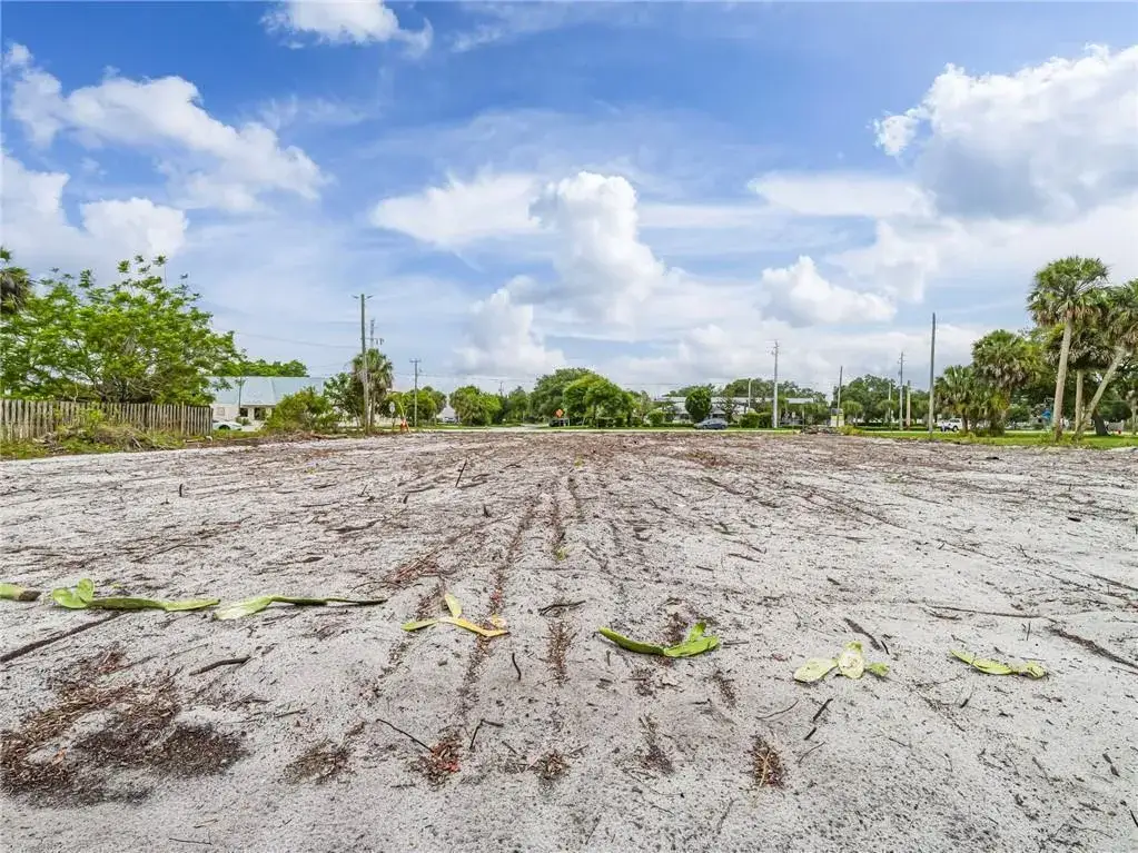 445 Old Dixie Highway, Vero Beach FL 32962