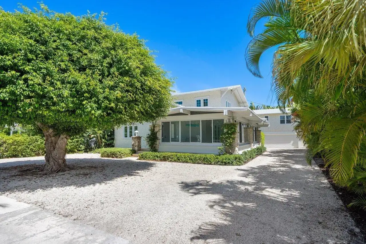 141 Chilean Avenue, Palm Beach FL 33480 photo 2