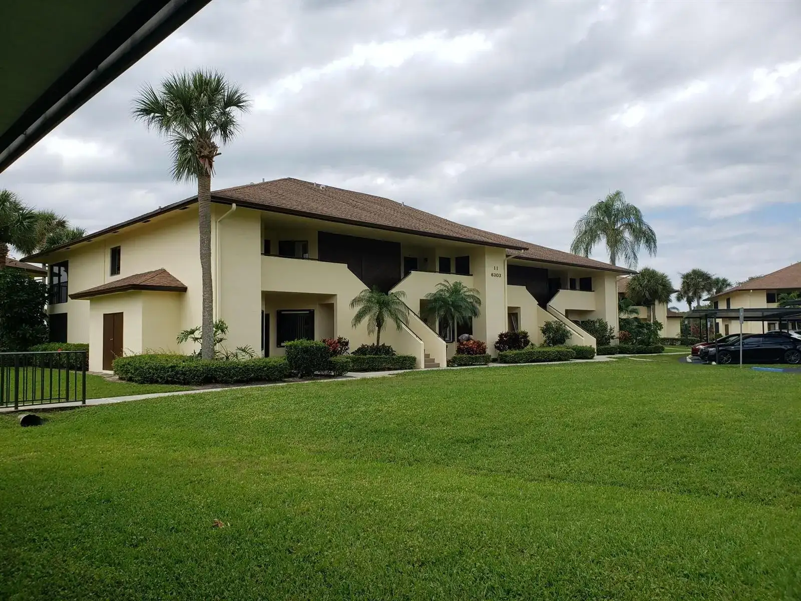 6303 SE Williamsburg Drive # 201, Hobe Sound FL 33455 photo 2