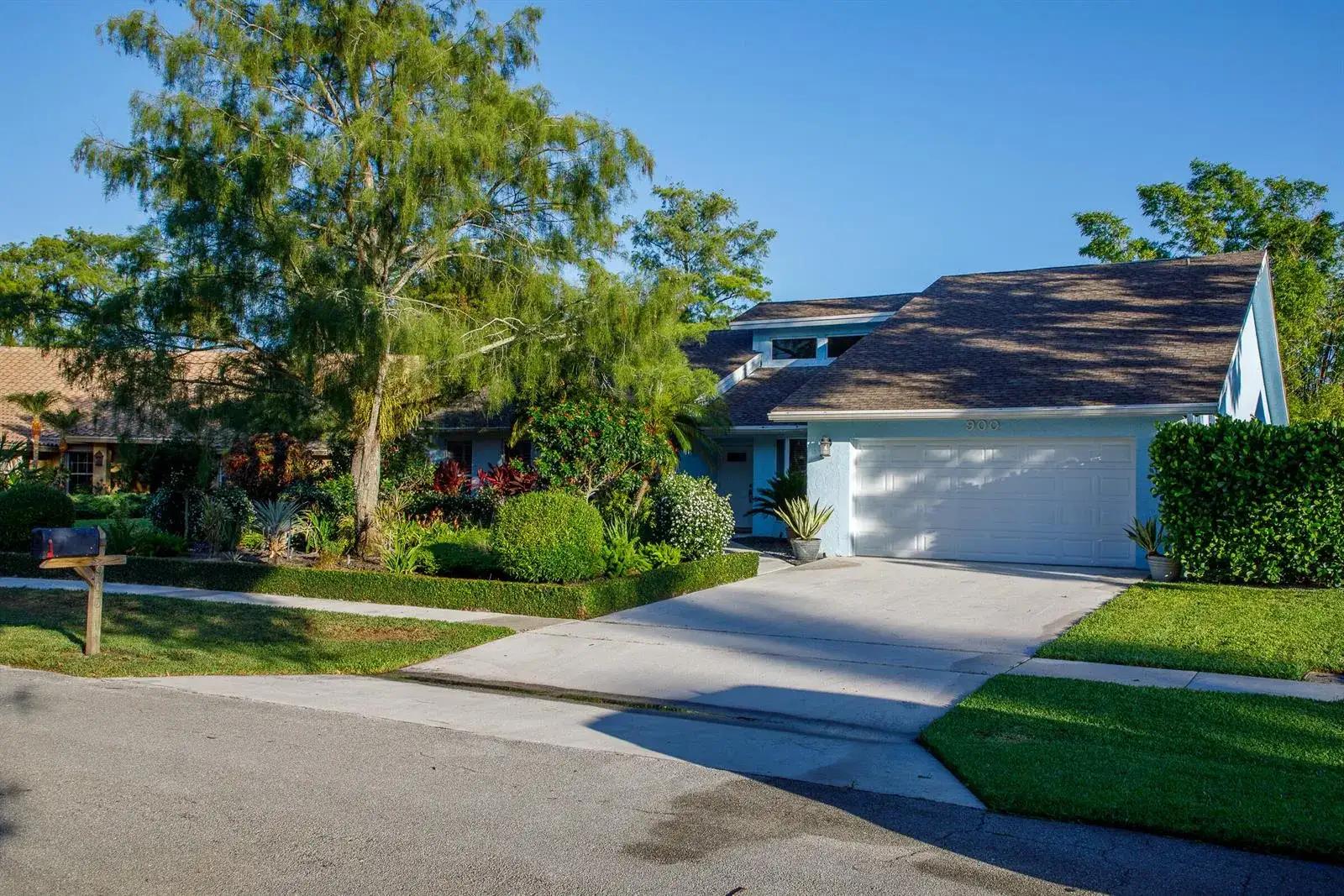 900 Cosmos Court, Wellington FL 33414 photo 2