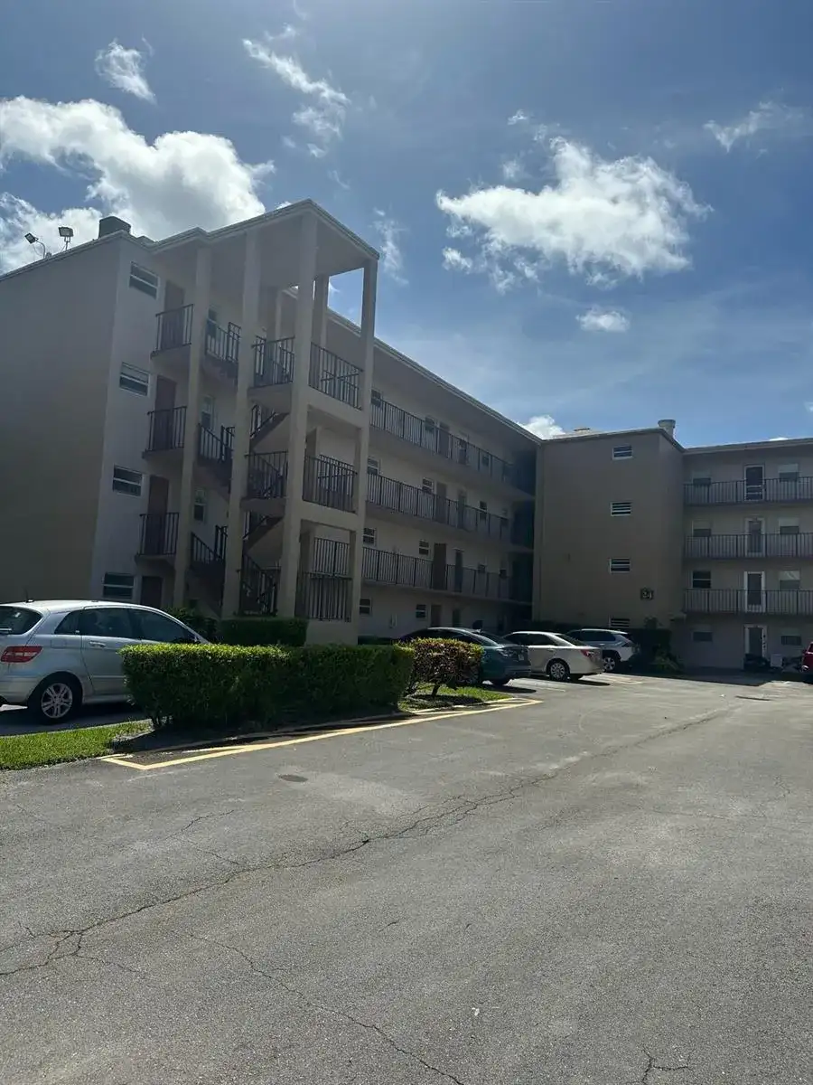 225 Bonnie Boulevard # 116, Palm Springs FL 33461 photo 2