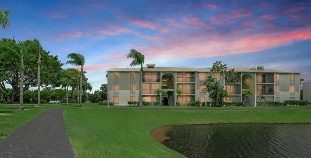 1112 Green Pine Boulevard # G3, West Palm Beach FL 33409