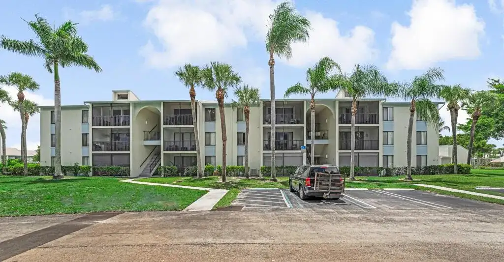 1112 Green Pine Boulevard # G3, West Palm Beach FL 33409 photo 2