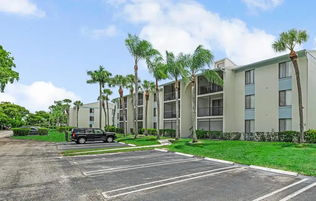 1112 Green Pine Boulevard # G3, West Palm Beach FL 33409 photo 3
