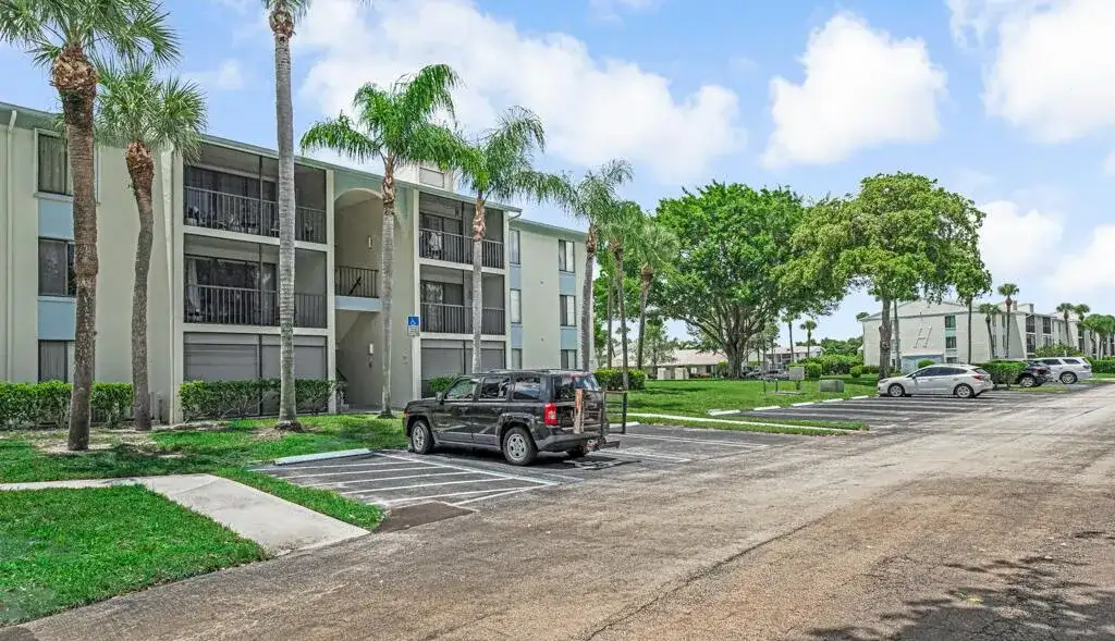 1112 Green Pine Boulevard # G3, West Palm Beach FL 33409 photo 4