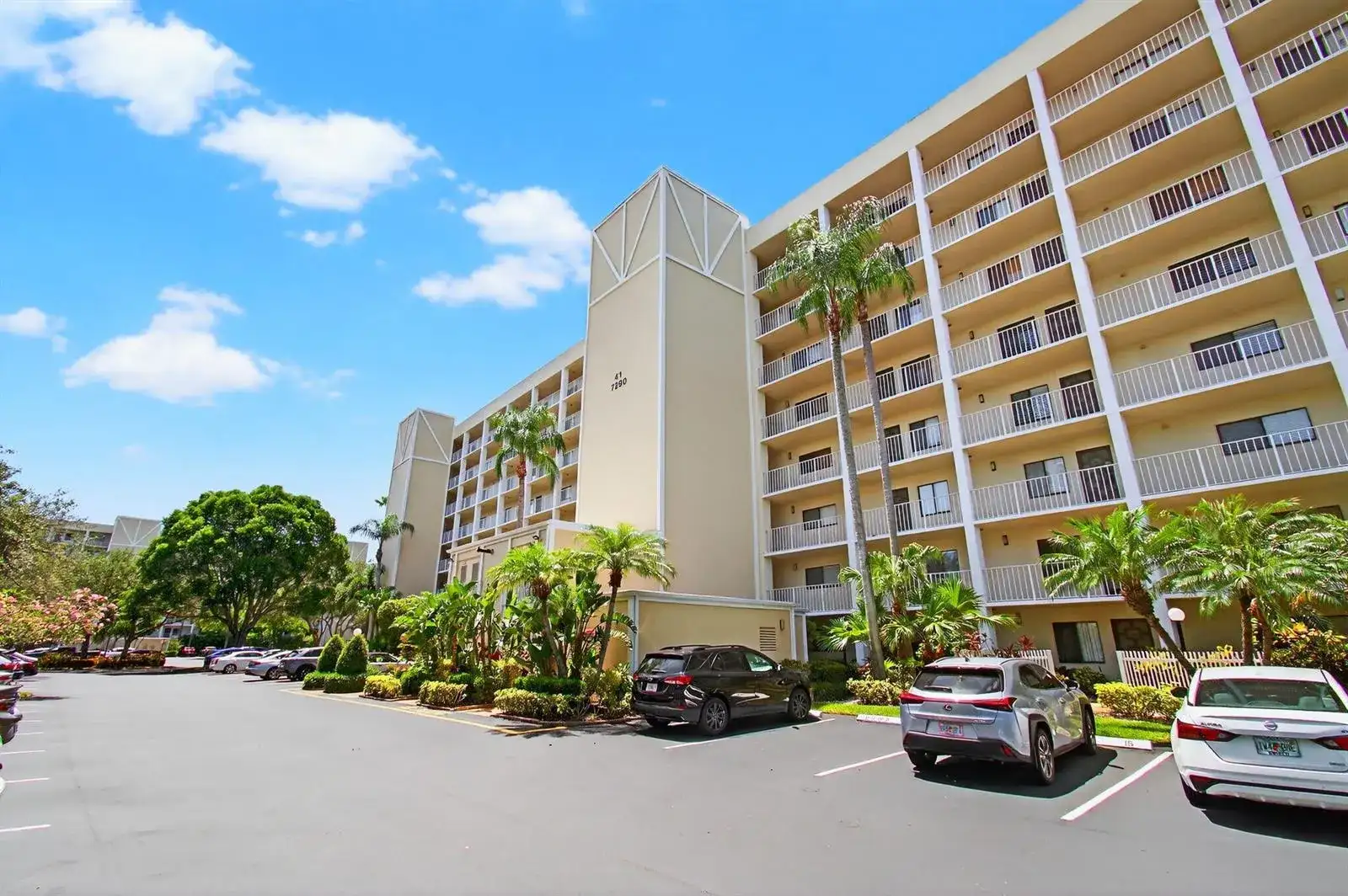 7290 Kinghurst Drive # 405, Delray Beach FL 33446 photo 3