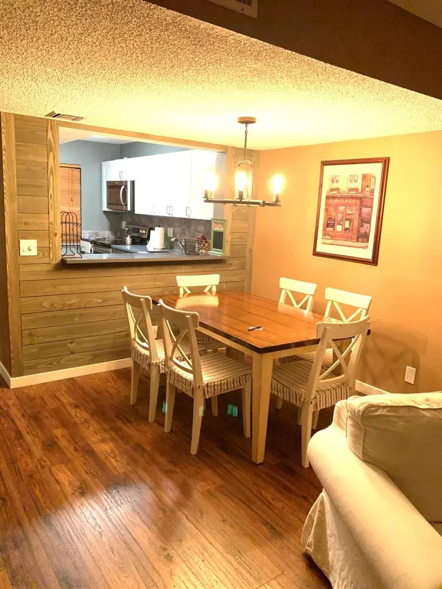 2820 Tennis Club Drive # 302, West Palm Beach FL 33417