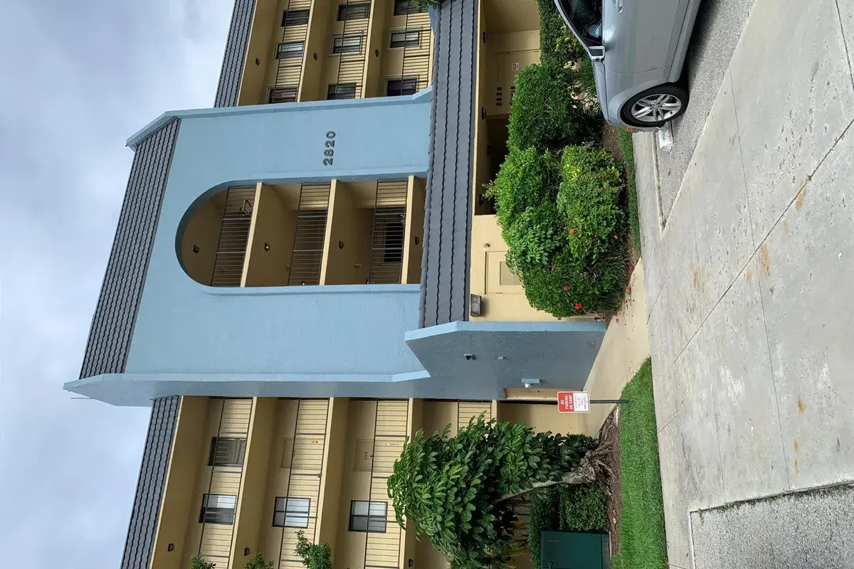 2820 Tennis Club Drive # 302, West Palm Beach FL 33417