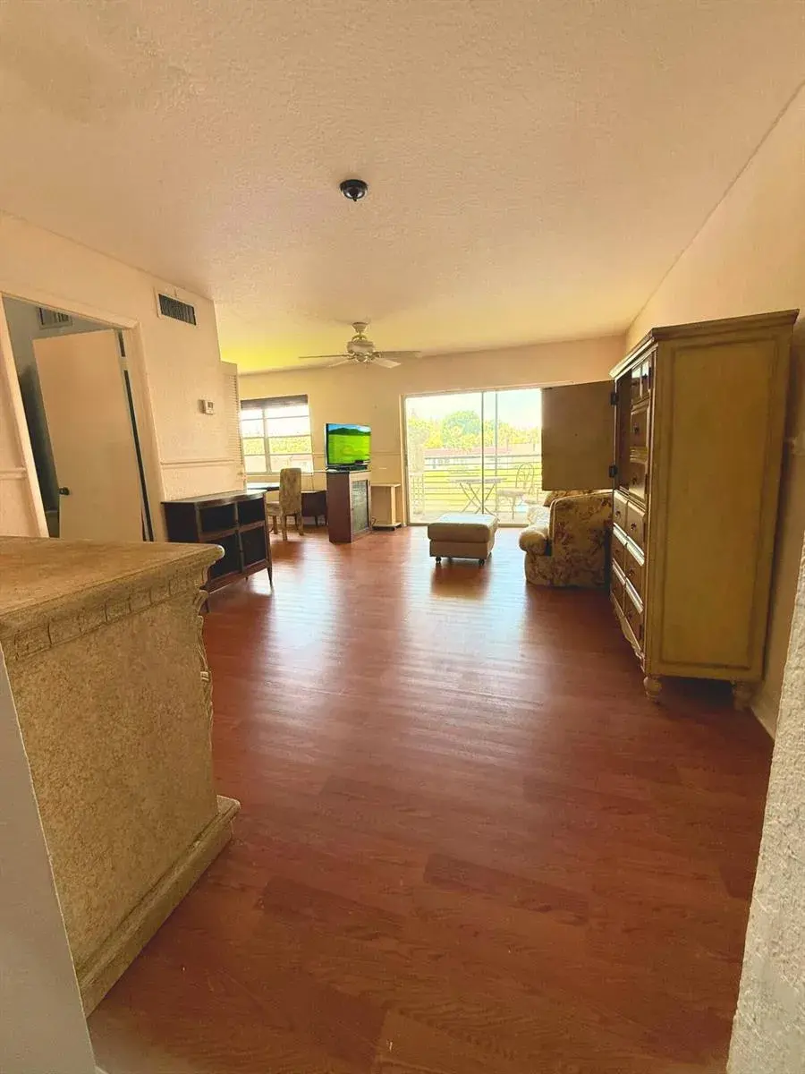 218 Lake Frances Drive, West Palm Beach FL 33411