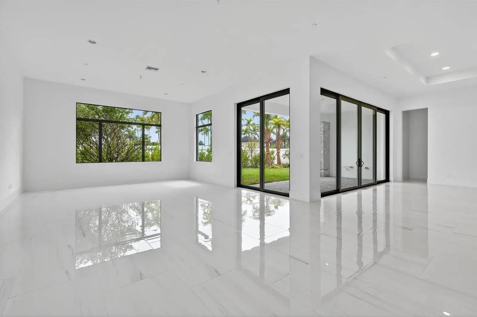 9144 Coral Isles Circle, Palm Beach Gardens FL 33412 photo 3