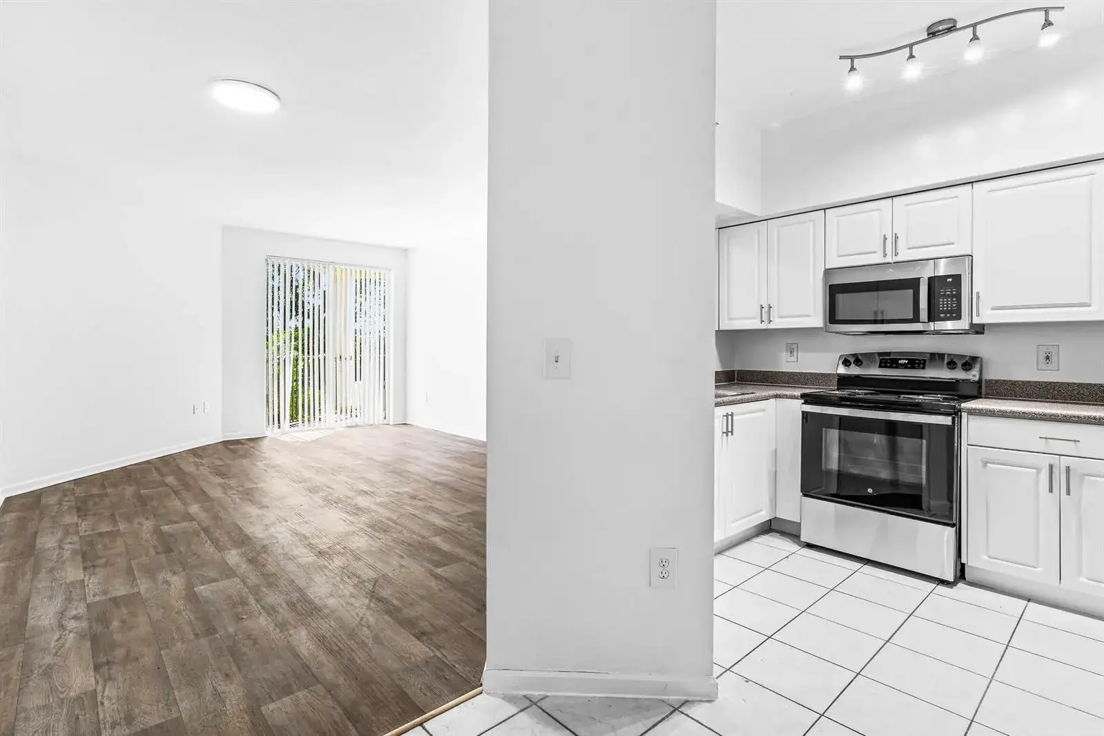 1951 Brandywine Road E # 105, West Palm Beach FL 33409 photo 2