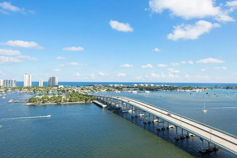 2640 Lake Shore Drive # 2011, Riviera Beach FL 33404 photo 2