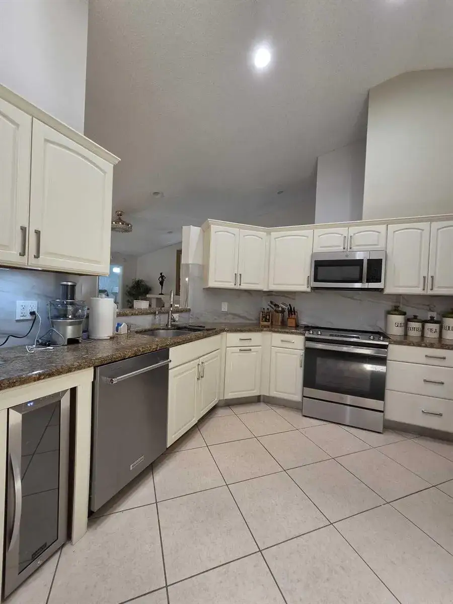 115 Ramblewood Circle, Royal Palm Beach FL 33411