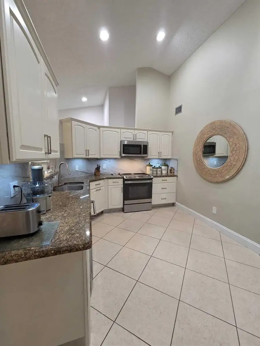115 Ramblewood Circle, Royal Palm Beach FL 33411 photo 2