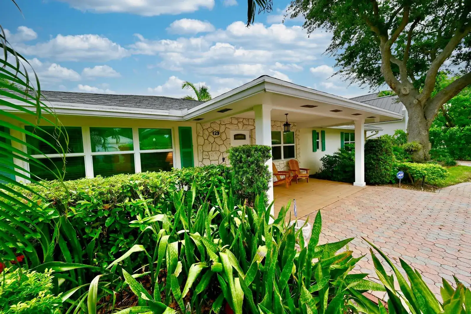 129 Alhambra Place, West Palm Beach FL 33405 photo 3