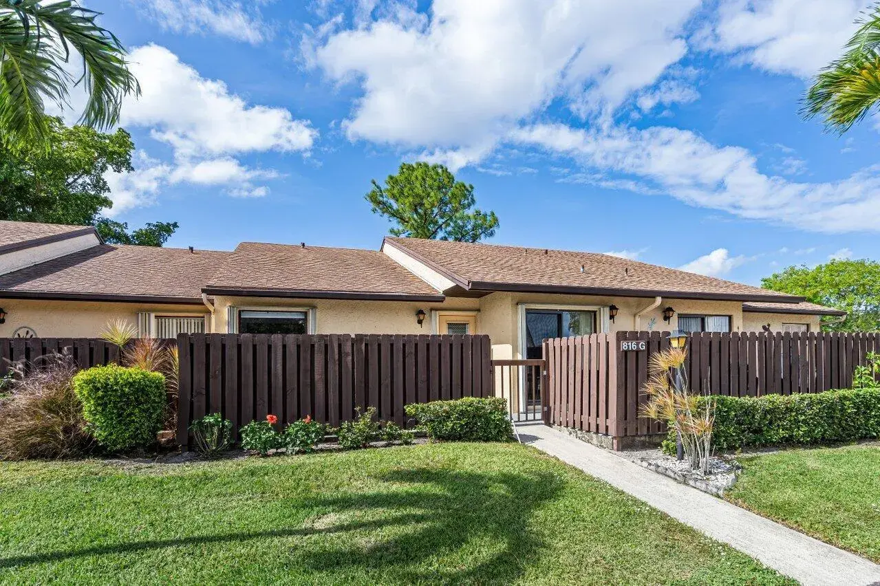 816 Sky Pine Way # G, FL 33415