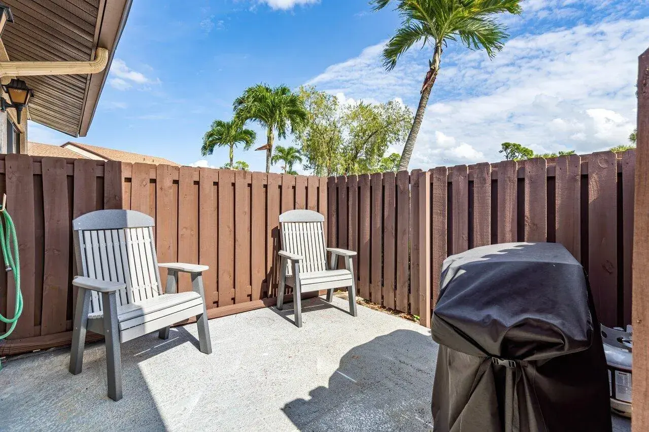 816 Sky Pine Way # G, FL 33415