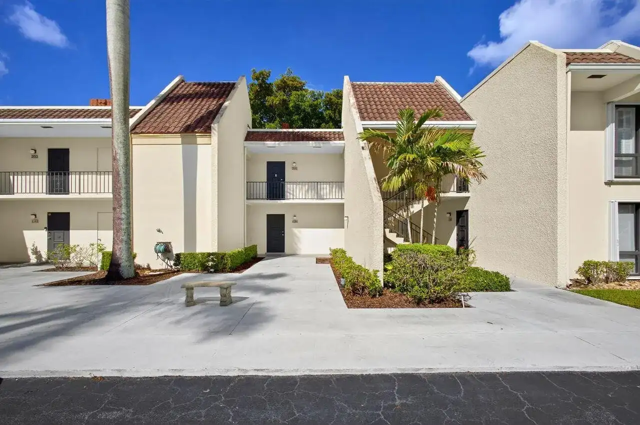 1731 Presidential Way # 203, West Palm Beach FL 33401 photo 3