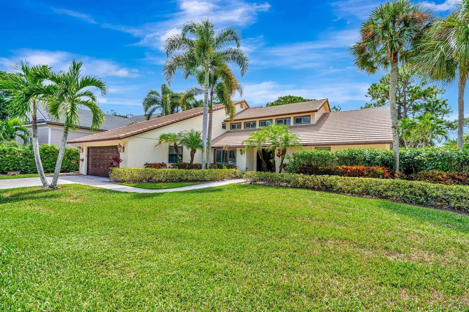 11 Berwick Road NE, Palm Beach Gardens FL 33418