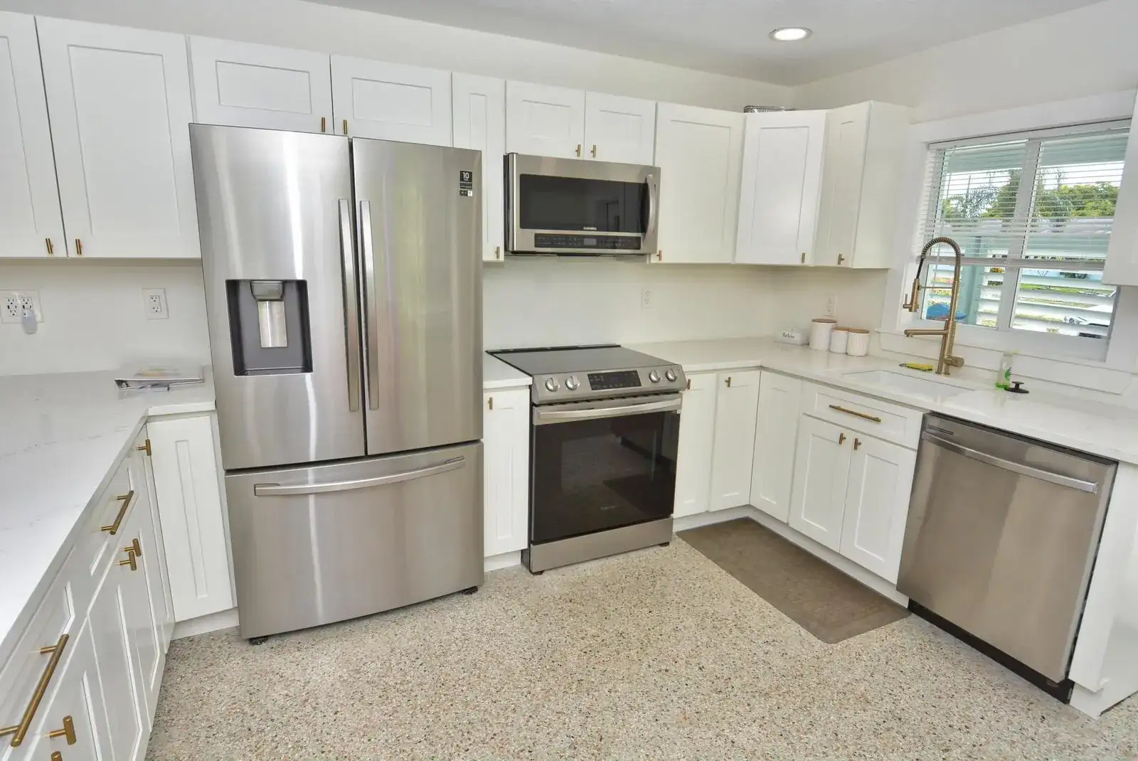 1395 NE Flora Place, Jensen Beach FL 34957 photo 4