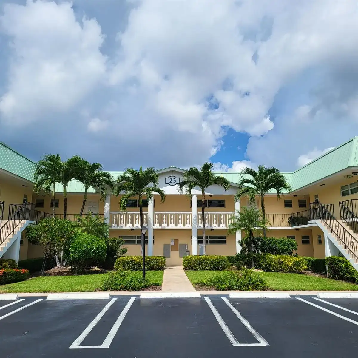 23 Colonial Club Drive # 200, Boynton Beach FL 33435