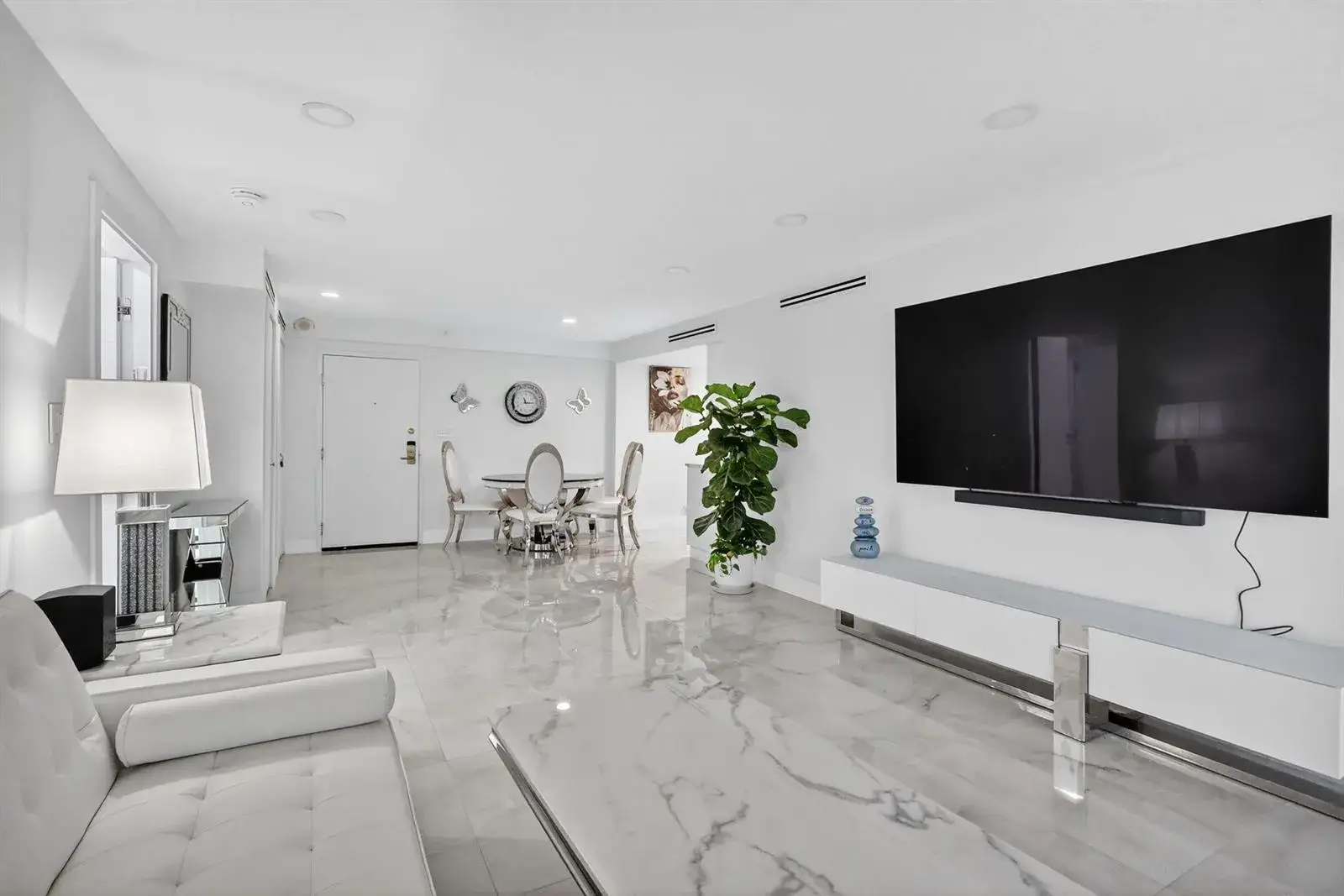 2 bedroom 2 bath Residential for sale at 5225 Collins Avenue # 1408, Miami Beach FL 33140