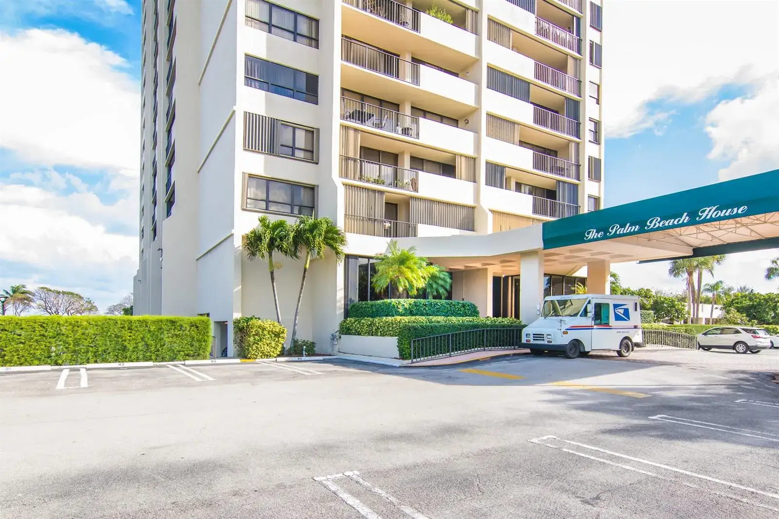 5600 N Flagler Drive # 1404, West Palm Beach FL 33407