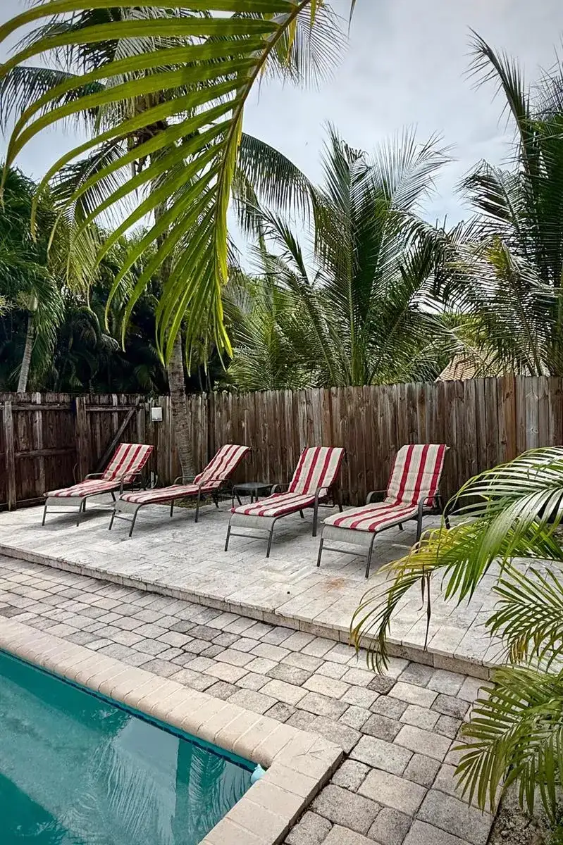619 NE 7th Avenue, Delray Beach FL 33483 photo 2
